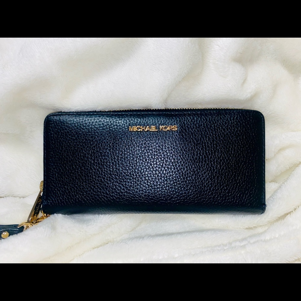 Michael Kors pebbled black wristlet wallet